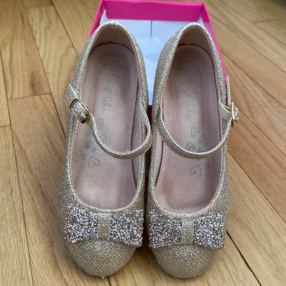 Girls Sparkly Dress shoes with slight heel
